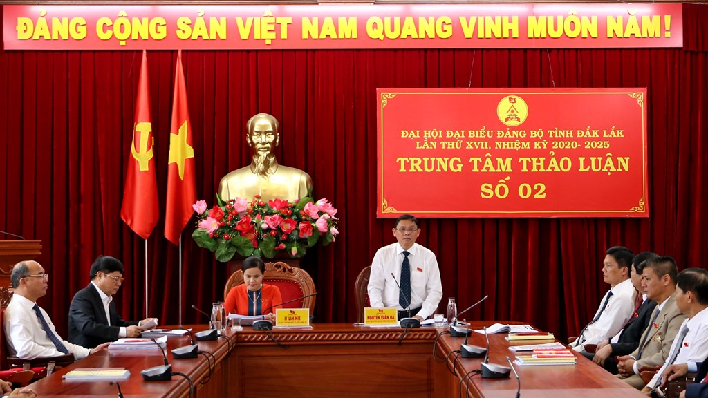 Thảo luận các Văn kiện trình Đại hội đại biểu toàn quốc lần thứ XIII của Đảng và Đại hội Đảng bộ tỉnh lần thứ XVII, nhiệm kỳ 2020 - 2025 